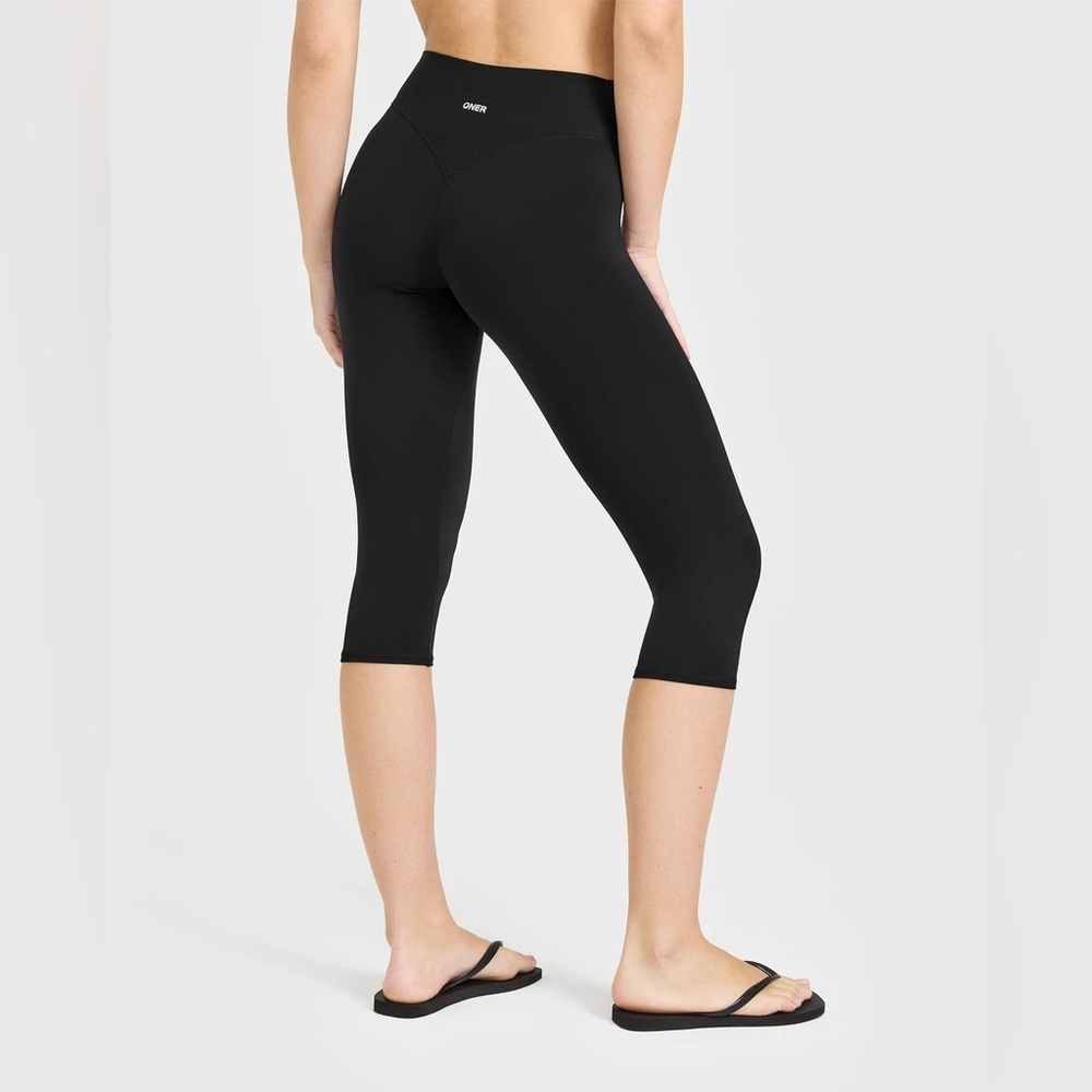 SOFTMOTION HIGH WAISTED CAPRI LEGGINGS
REGULAR/MEDIUM